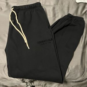 Men’s Fear Of God Essentials Sweatpants “Jet Black”